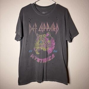 Manufactured distressed vintage style DEF LEPPARD leopard head t shirt size M/L